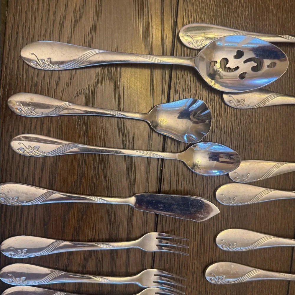 Stainless Steel Korea 45pc Flatware Set -Swirl on Handle w/ Leaf Design